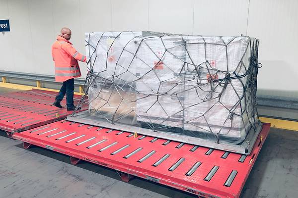 Inspecting a ready ULD at the COOL terminal